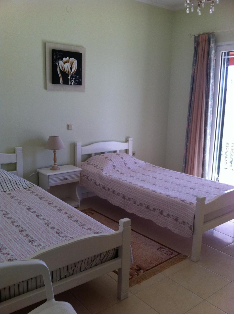 Eleni Apartments Арилас Екстериор снимка
