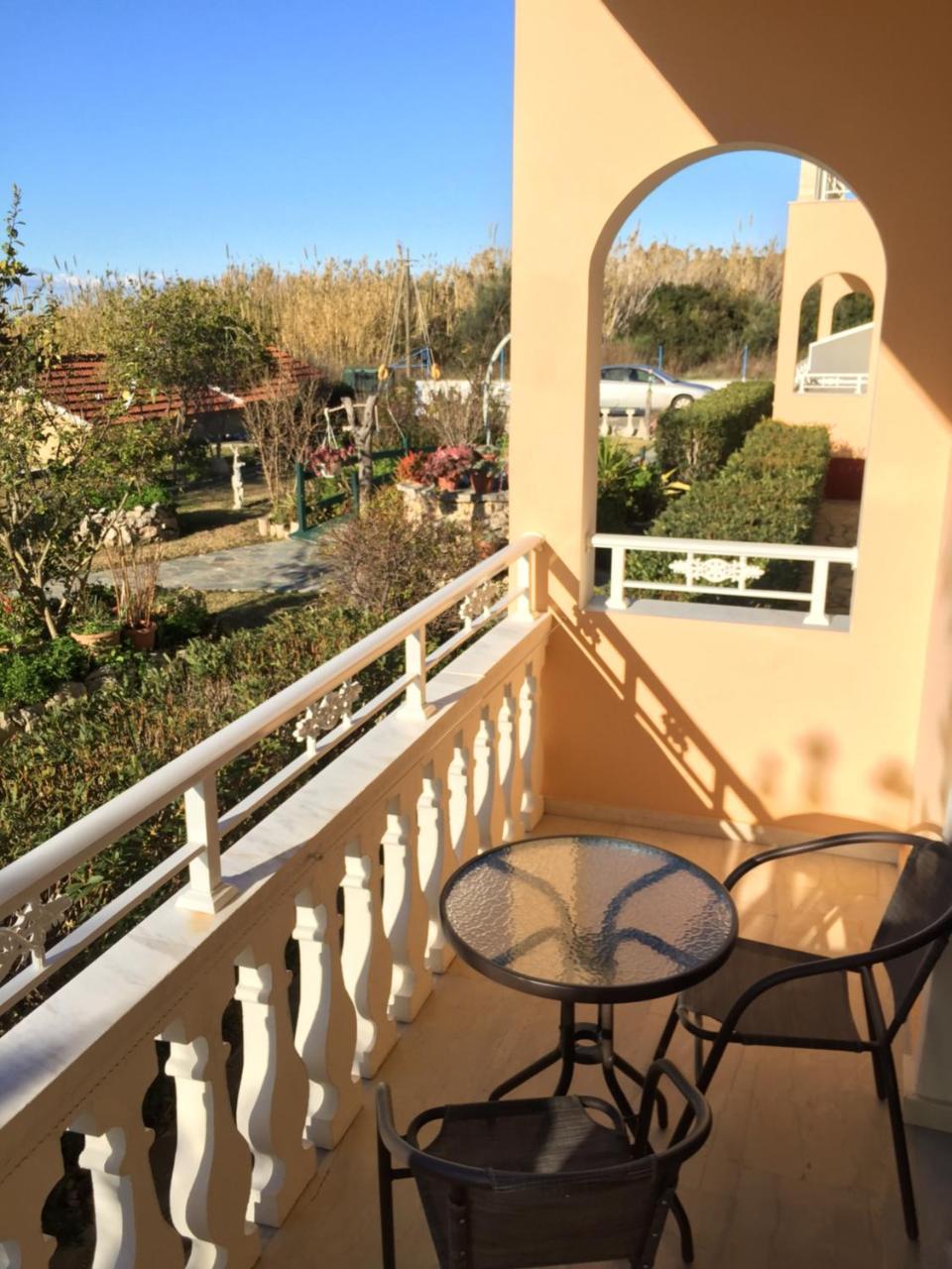 Eleni Apartments Арилас Екстериор снимка